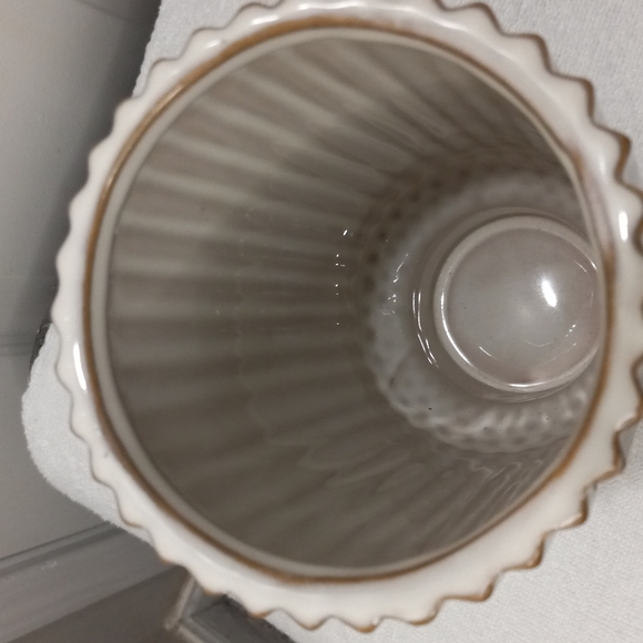 Cream Textured Vase 8" - Picture 4 of 7